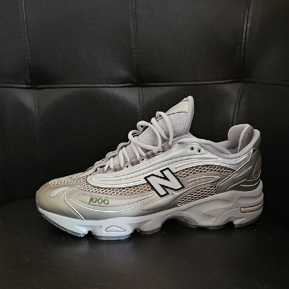 New Balance 1000. Metallic Silver and Gray Sneakers